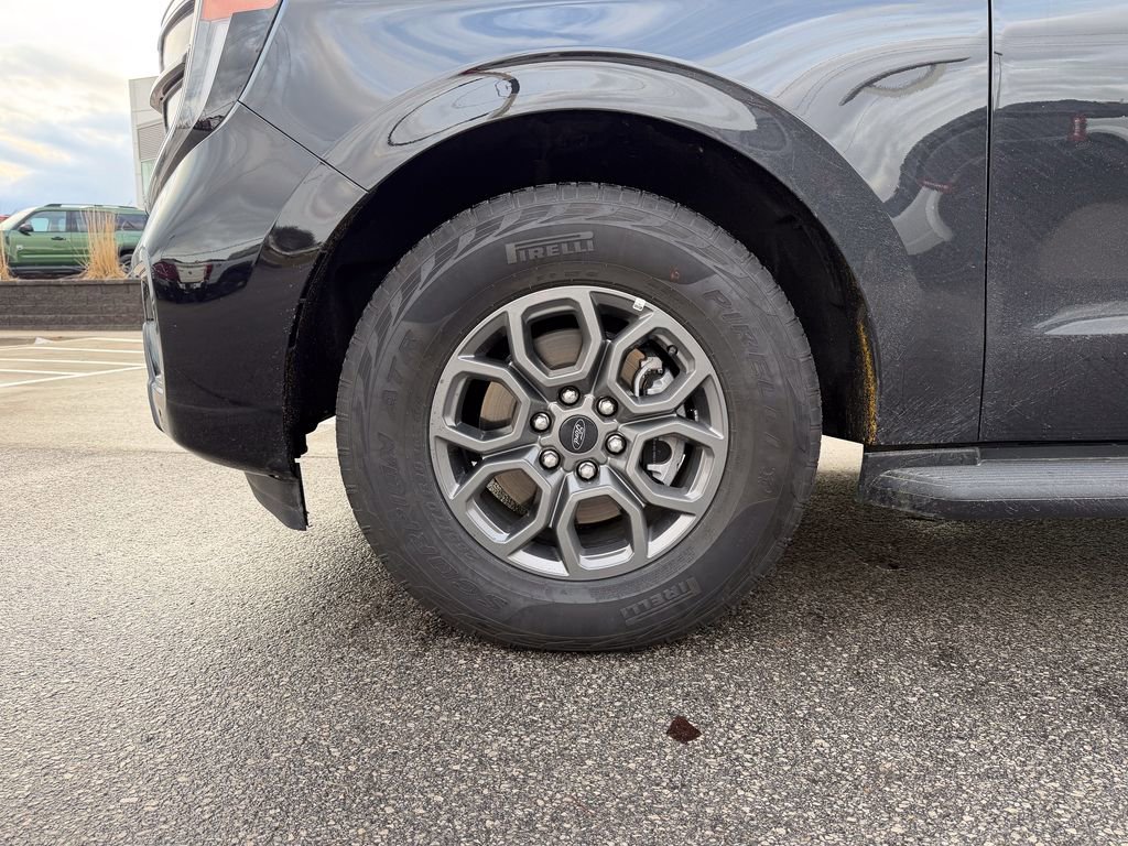 Used 2025 Ford Expedition Active image 39