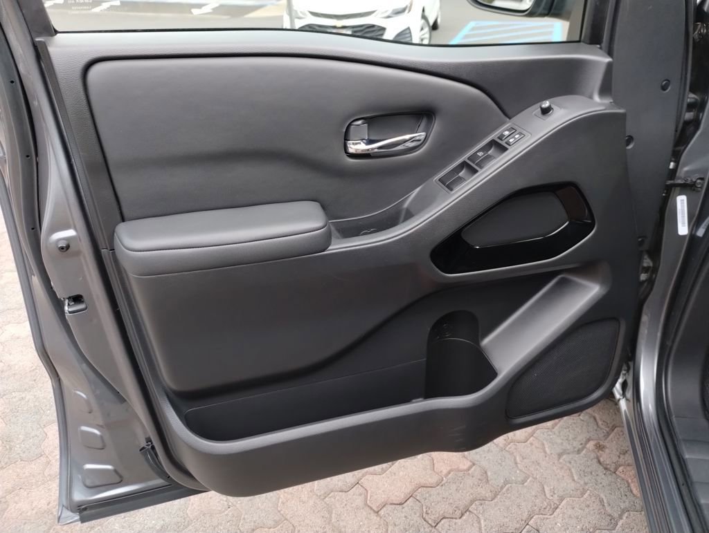 Used 2023 Nissan Frontier SV w/ Midnight Edition Package image 10