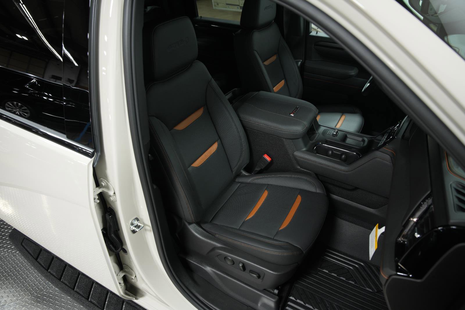 New 2026 GMC Sierra 2500 AT4 w/ AT4 Premium Plus Package image 15