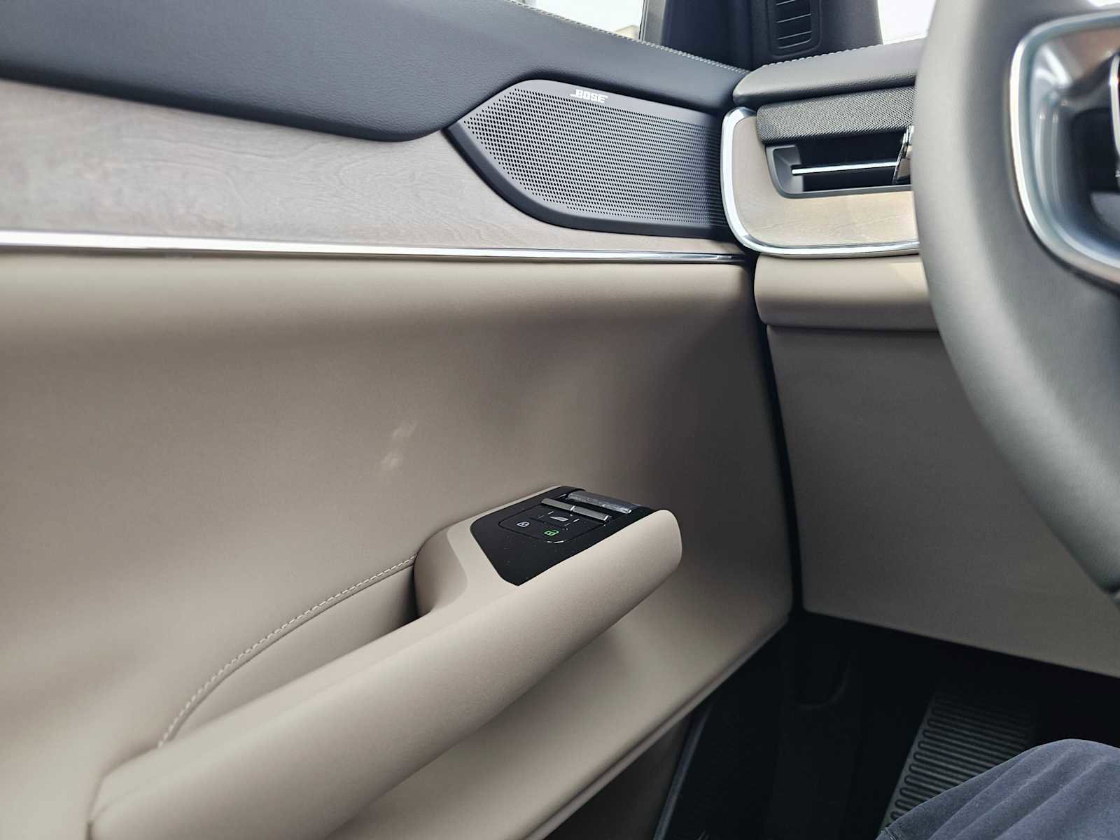 New 2026 Volvo EX90 Ultra image 30