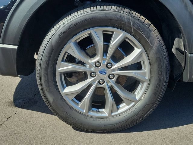 Certified 2023 Ford Explorer XLT w/ Equipment Group 202A AWD/4WD image 5