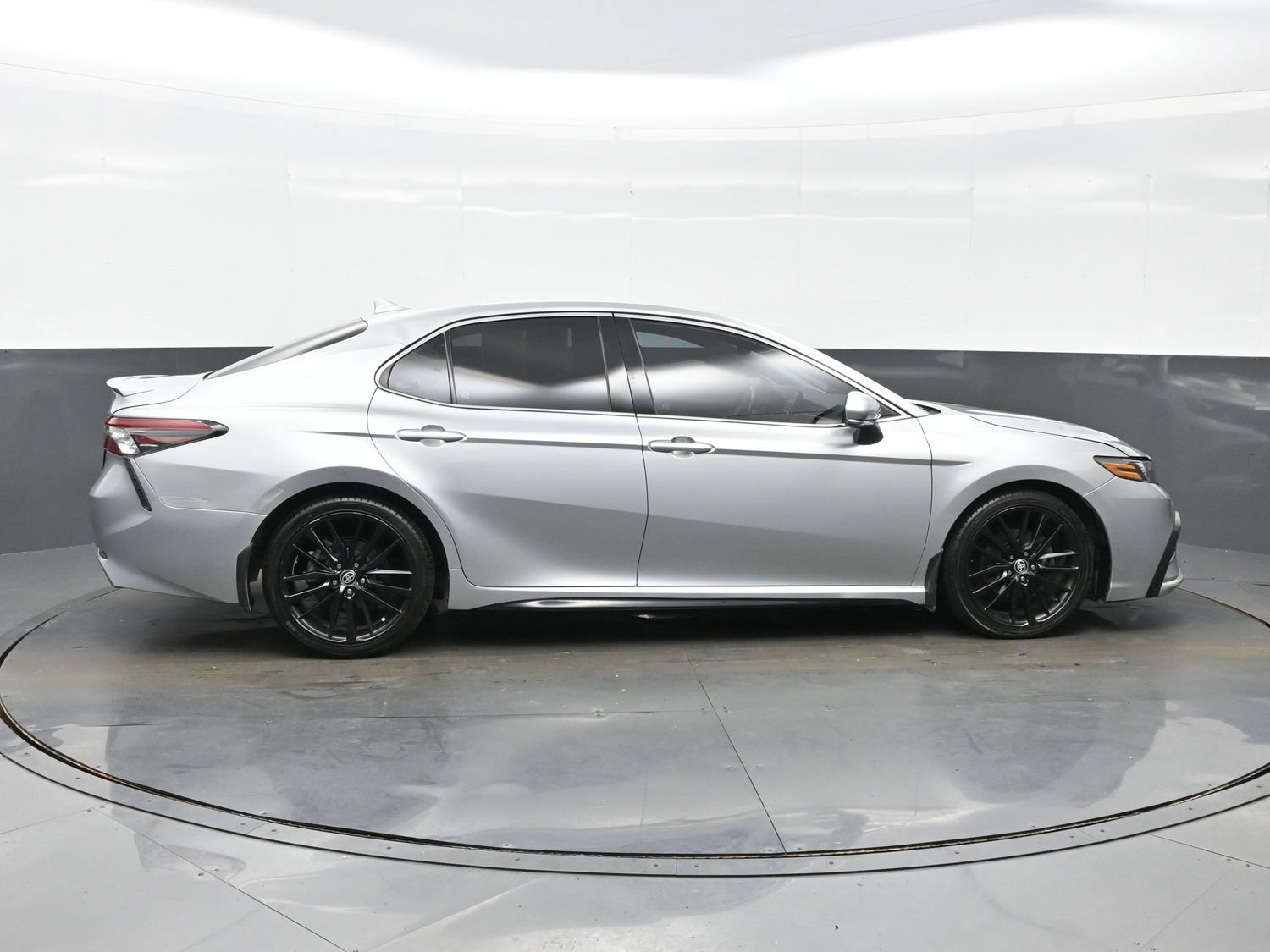 Used 2023 Toyota Camry XSE FWD image 7