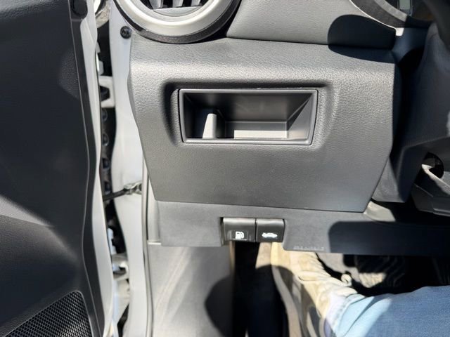 Used 2021 Nissan Versa SR w/ Convenience Package image 18