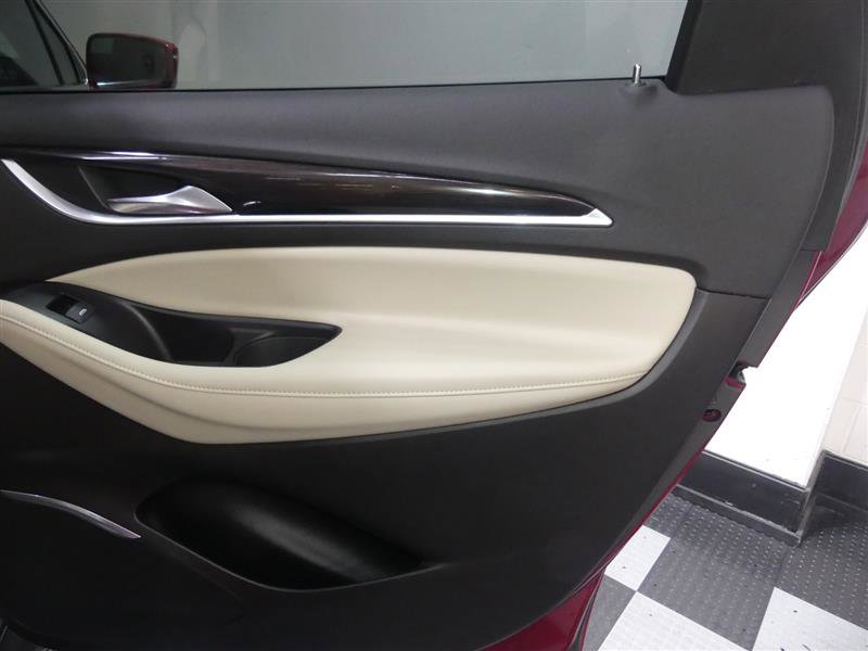 Used 2020 Buick Enclave Essence image 25