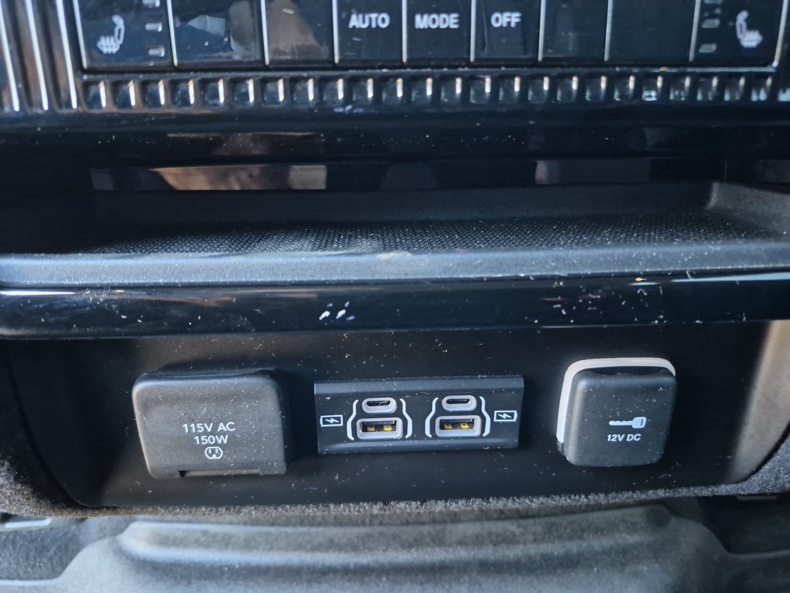 Used 2024 Jeep Wagoneer 4WD w/ Convenience Group I image 18