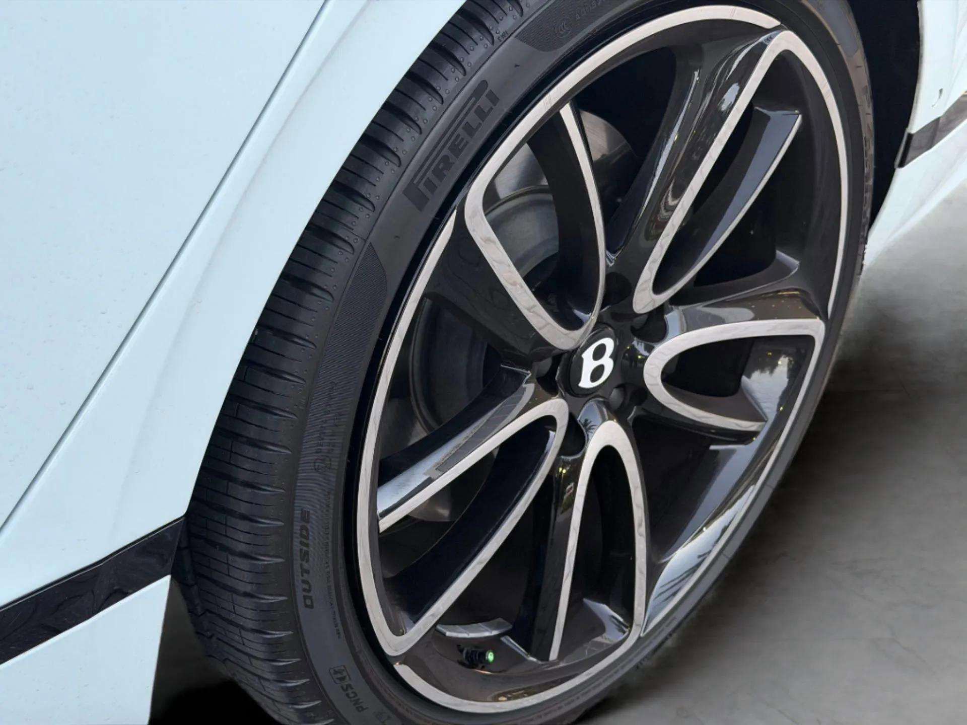 Used 2024 Bentley Flying Spur V8 image 54