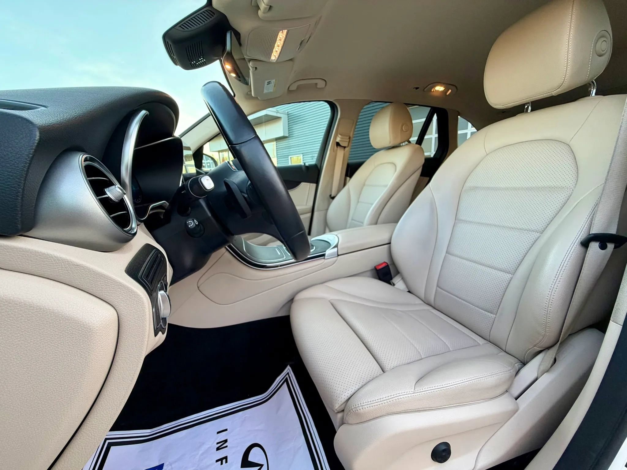 Used 2022 Mercedes-Benz GLC 300 4MATIC w/ Multimedia Package Lite image 31