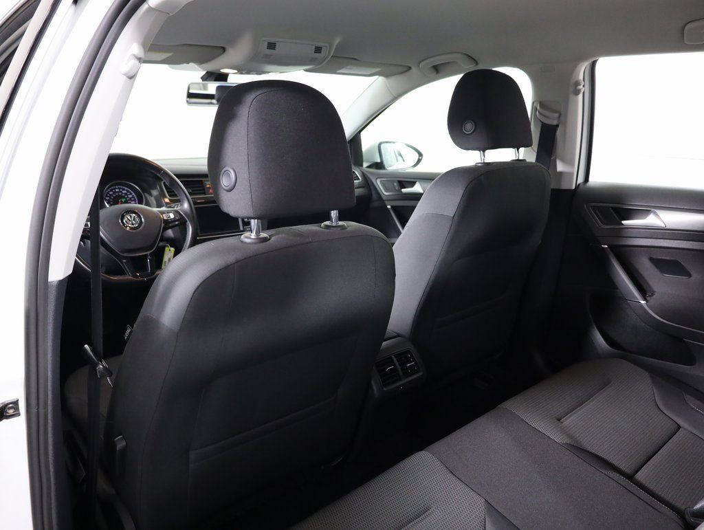 Used 2018 Volkswagen Golf S image 32