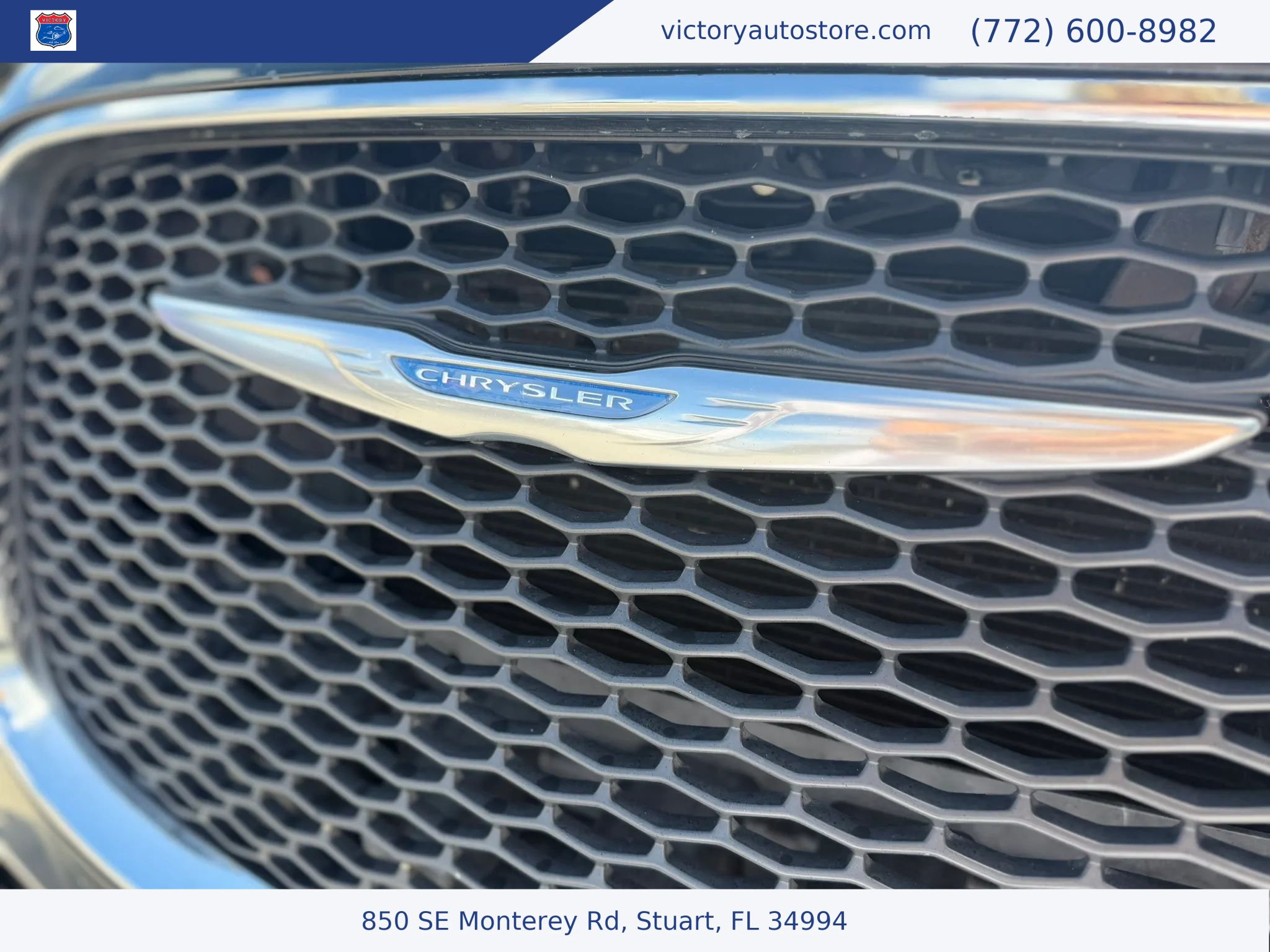 Used 2017 Chrysler 300 Limited AWD/4WD image 9