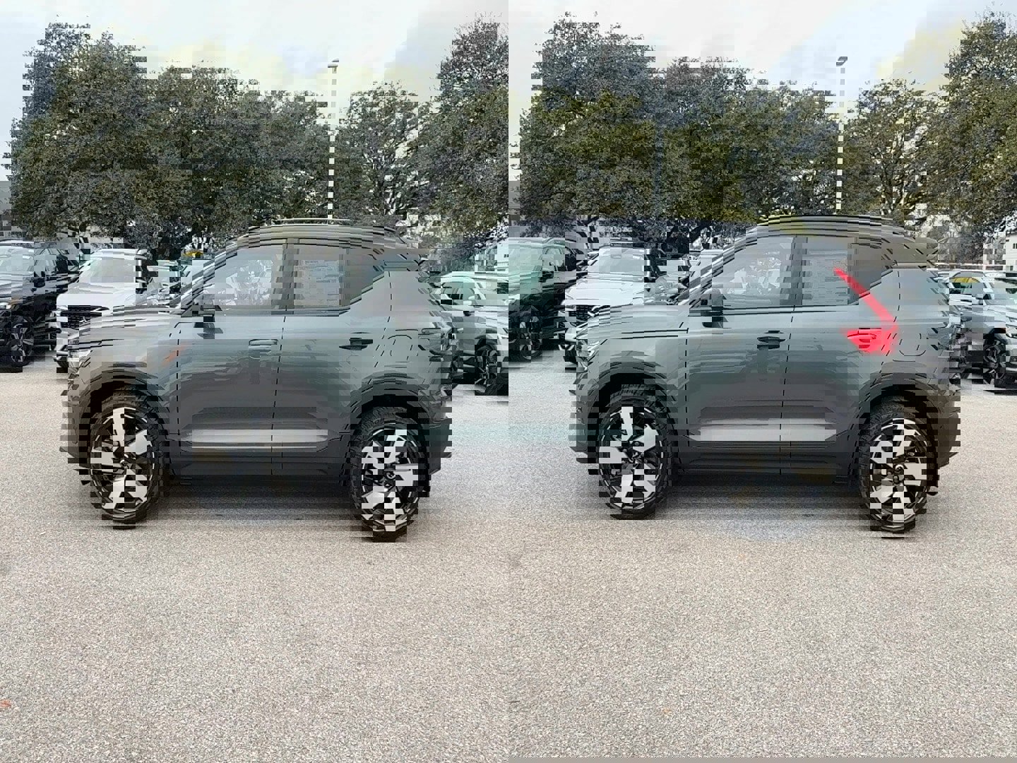 New 2026 Volvo EX40 Plus w/ Climate Package image 3