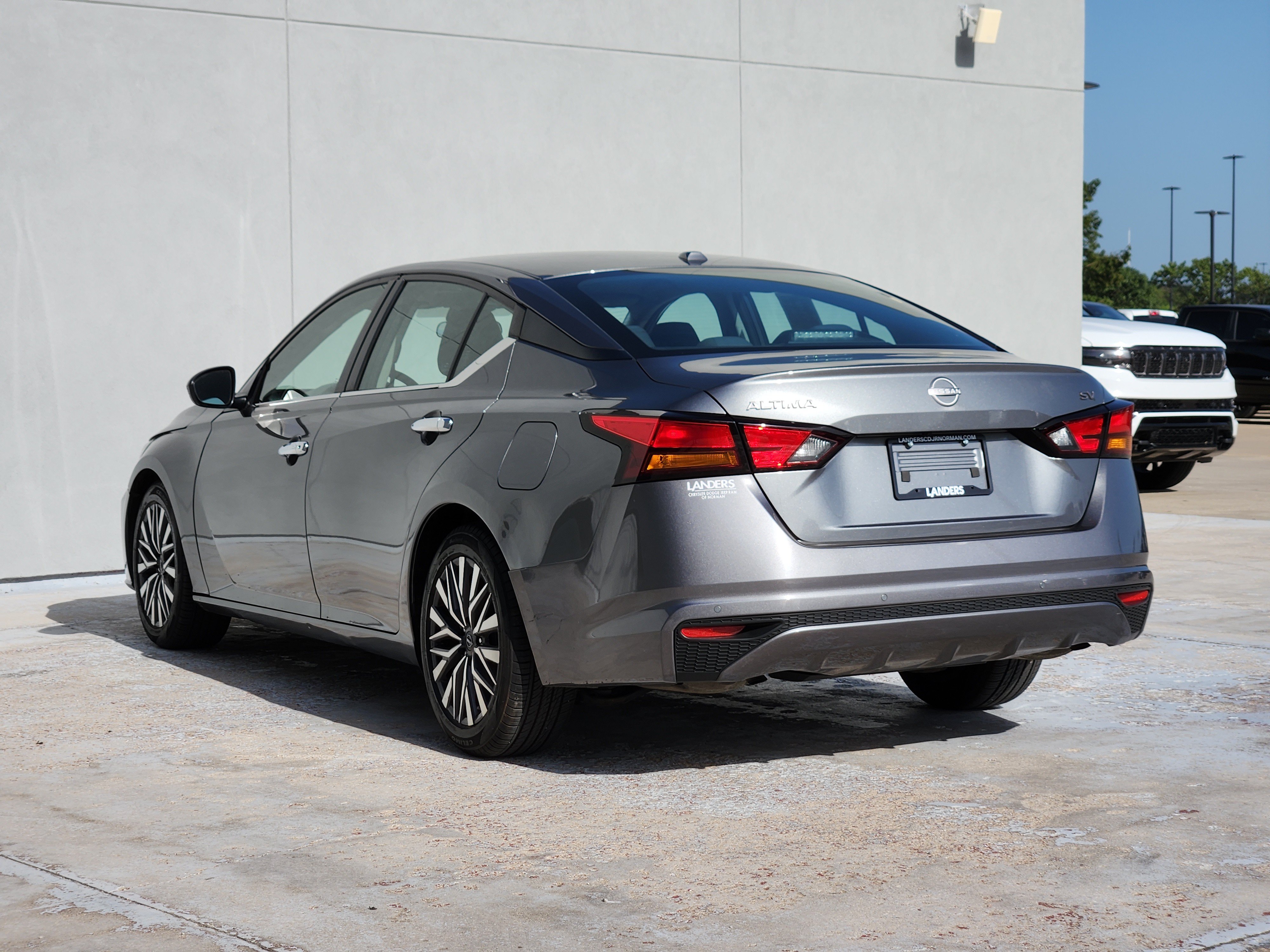 Used 2023 Nissan Altima 2.5 SV FWD image 6