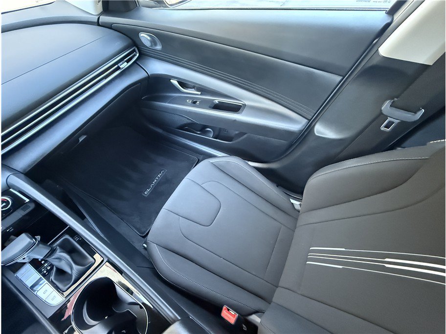 Used 2024 Hyundai Elantra Blue FWD image 11