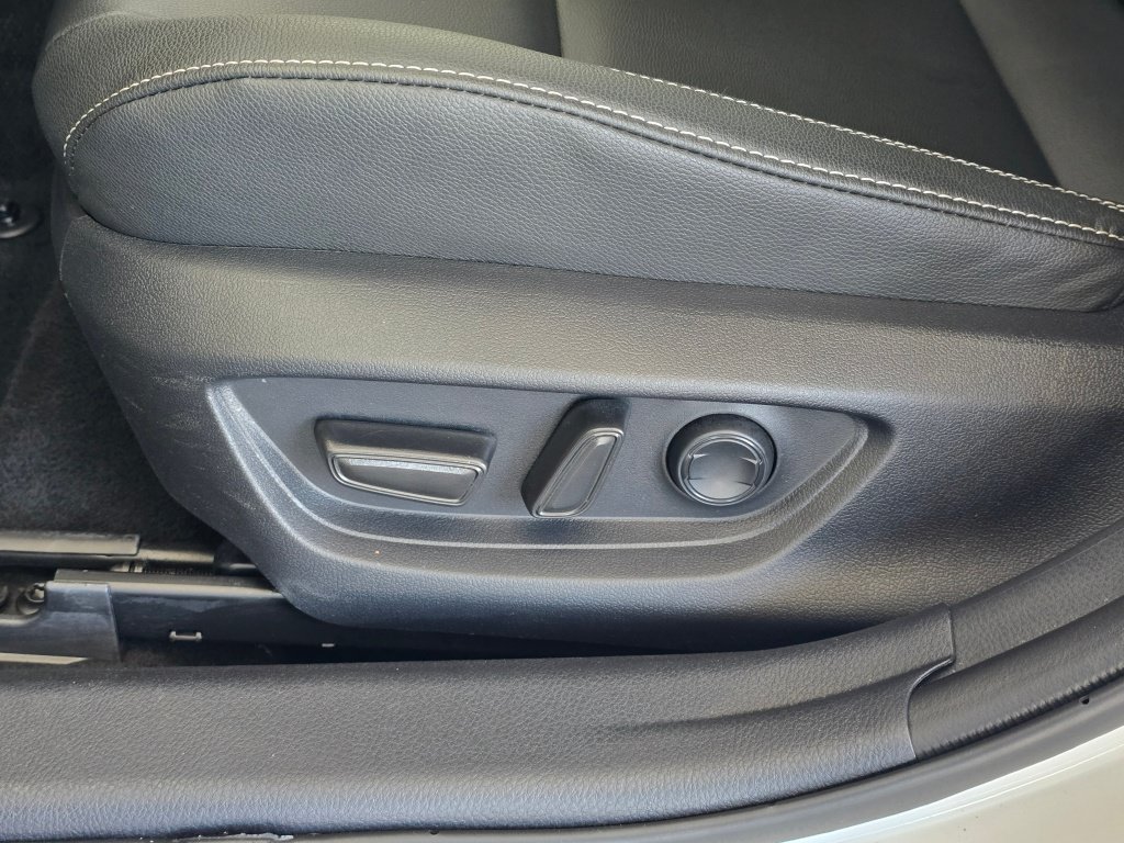 Used 2025 Toyota Camry SE FWD image 19