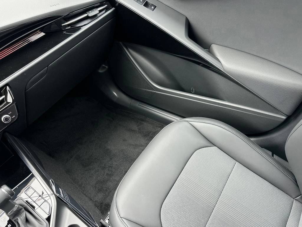New 2025 Kia Niro EX image 34