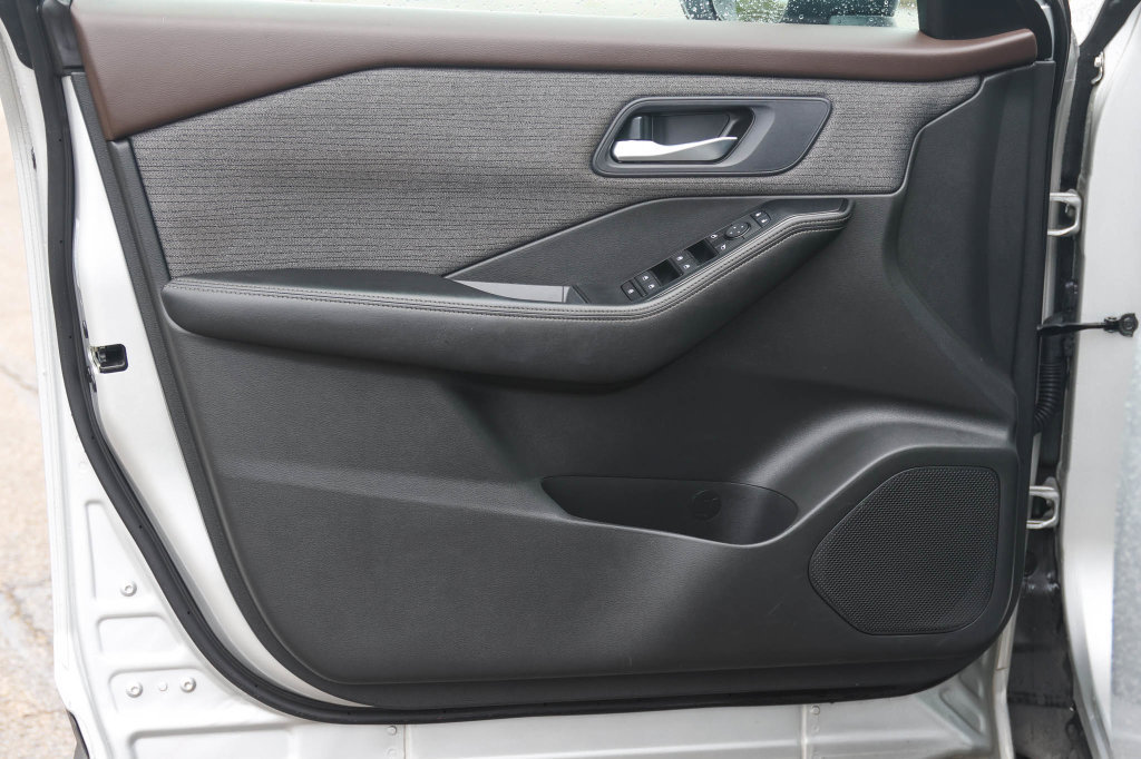 Used 2023 Nissan Rogue SV AWD/4WD image 10
