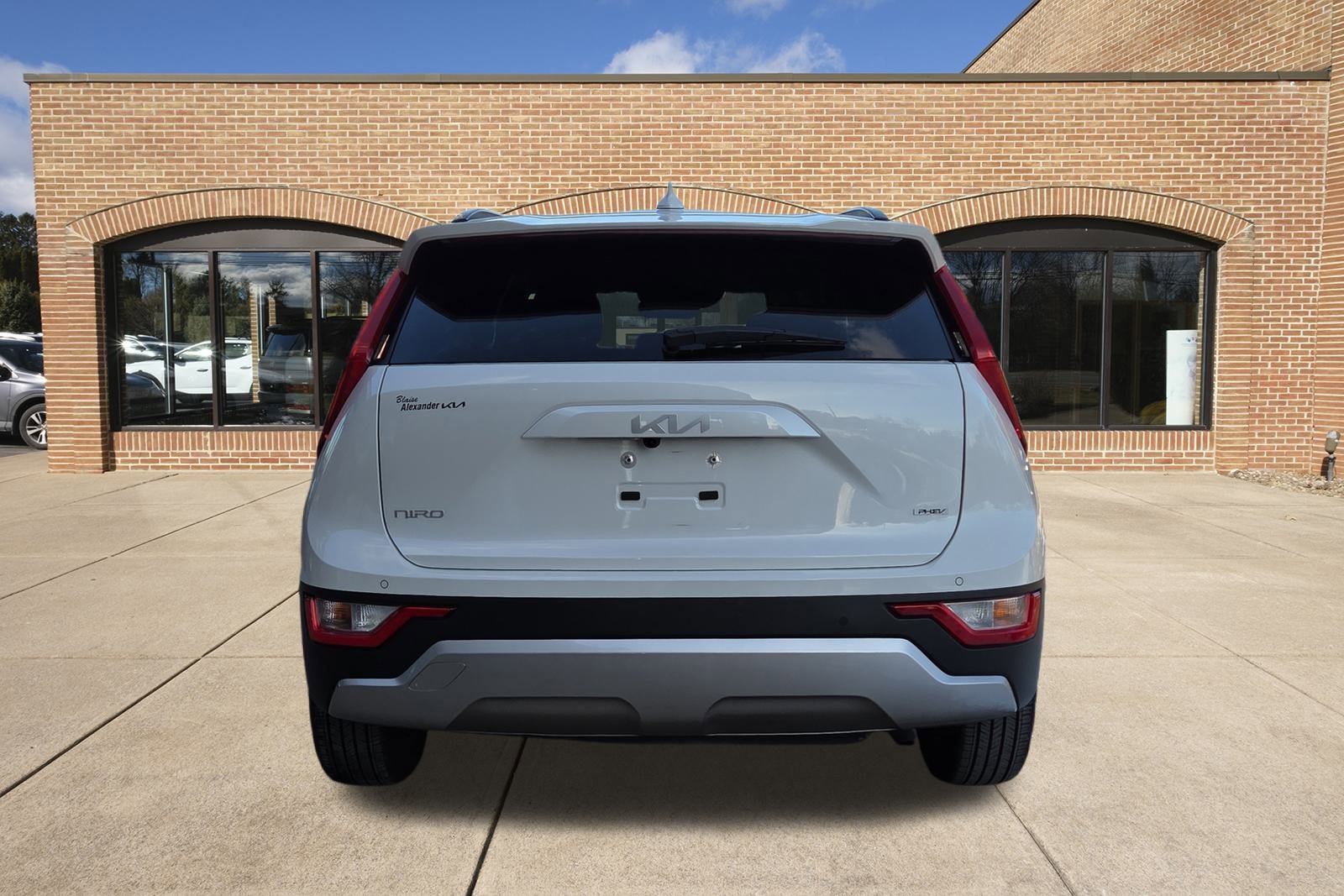 Used 2024 Kia Niro EX w/ EX Cold Weather Package image 4