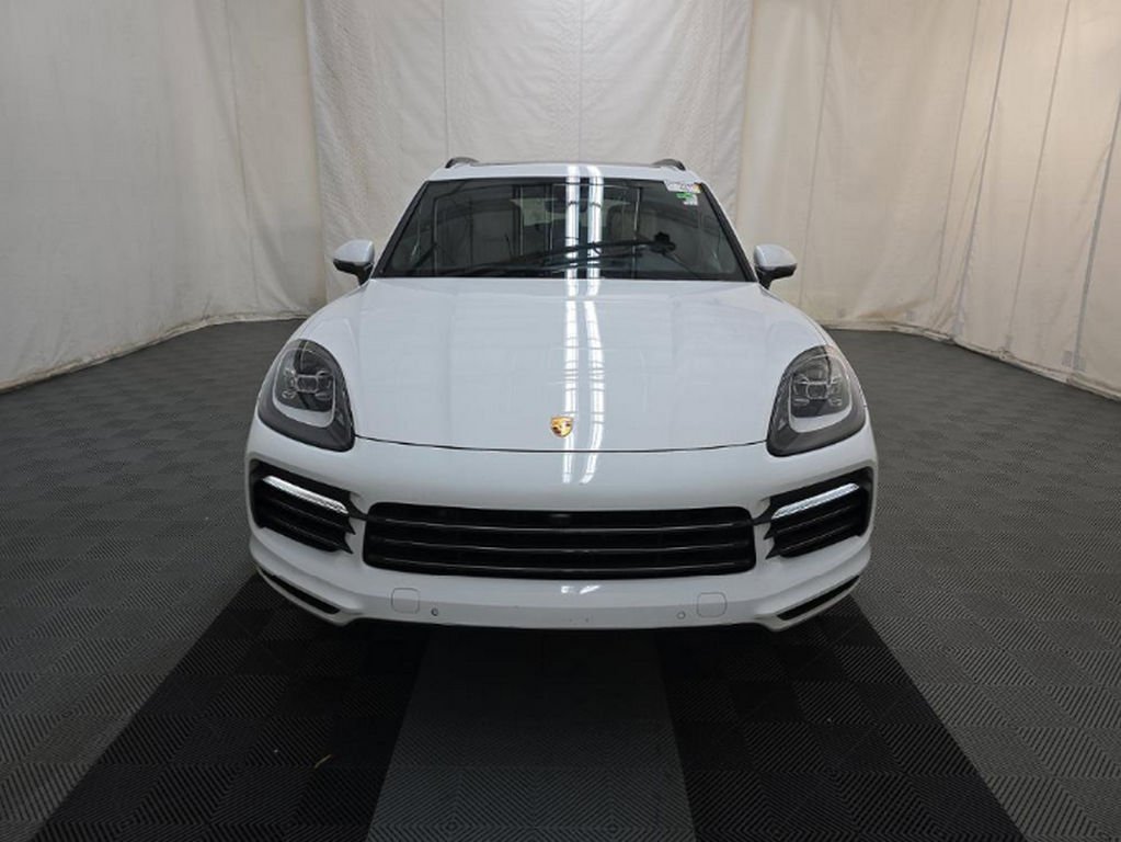 Used 2023 Porsche Cayenne Platinum Edition image 2