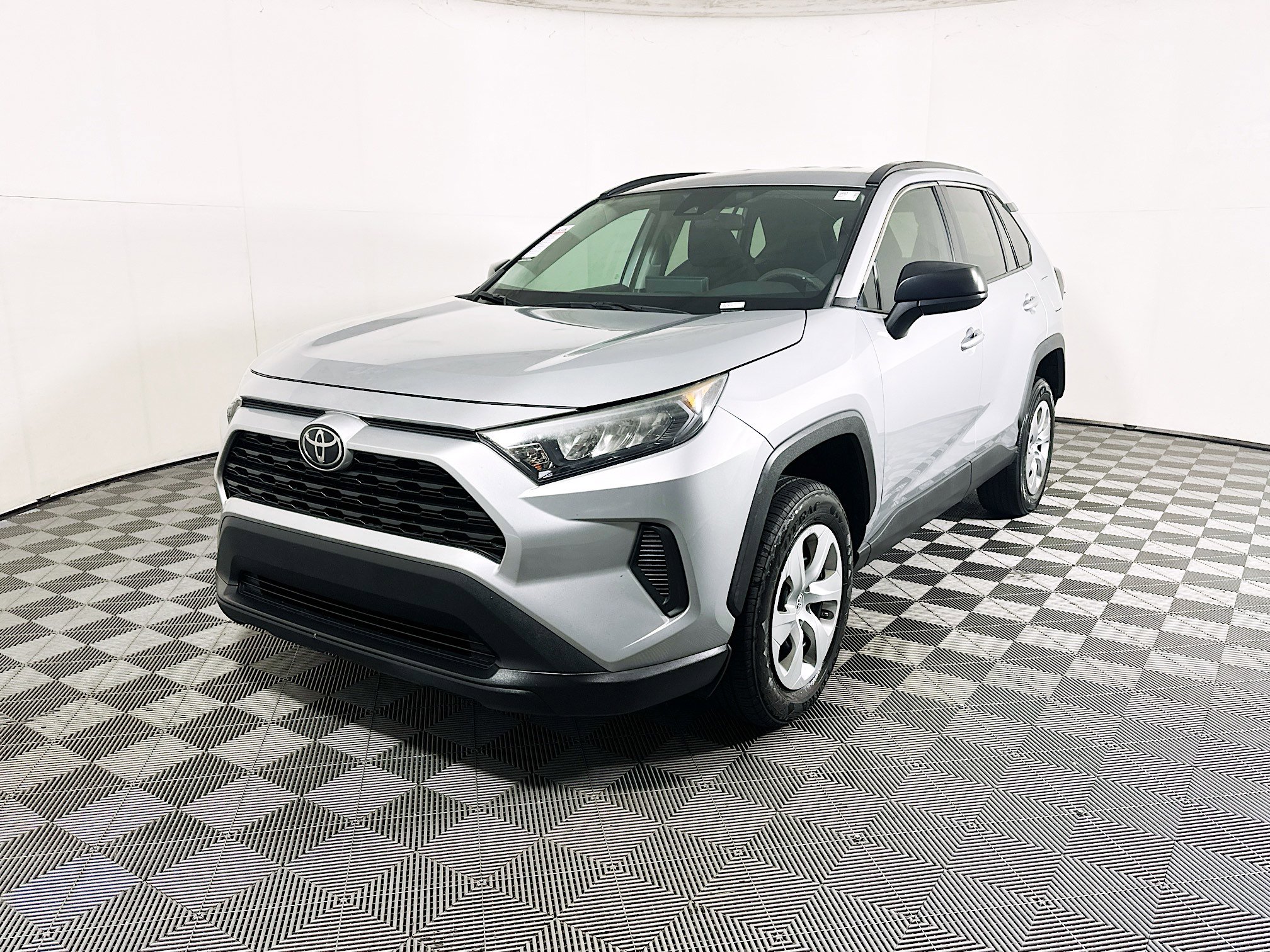 Used 2021 Toyota RAV4 LE FWD image 7