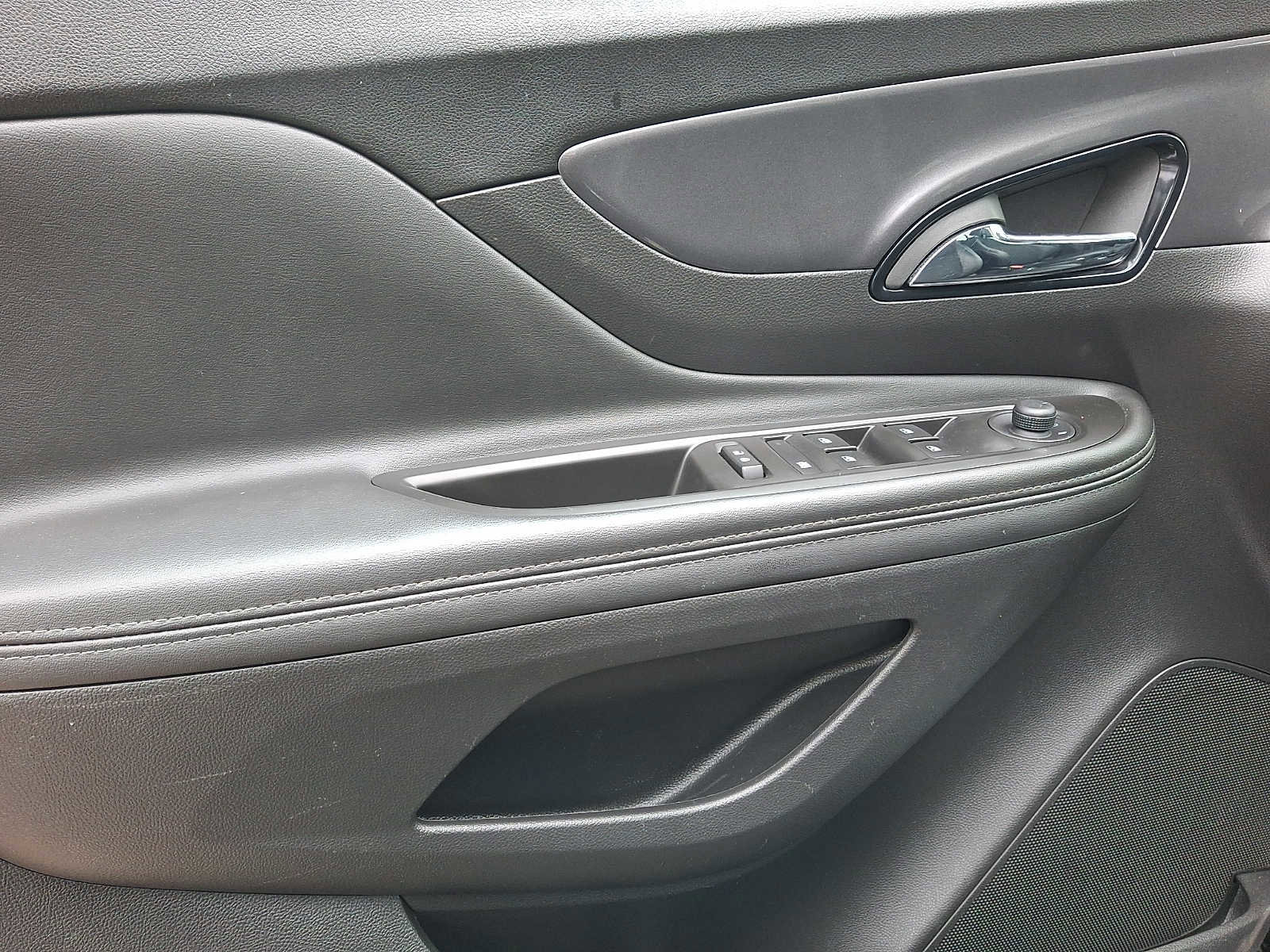 Used 2022 Buick Encore Preferred image 11