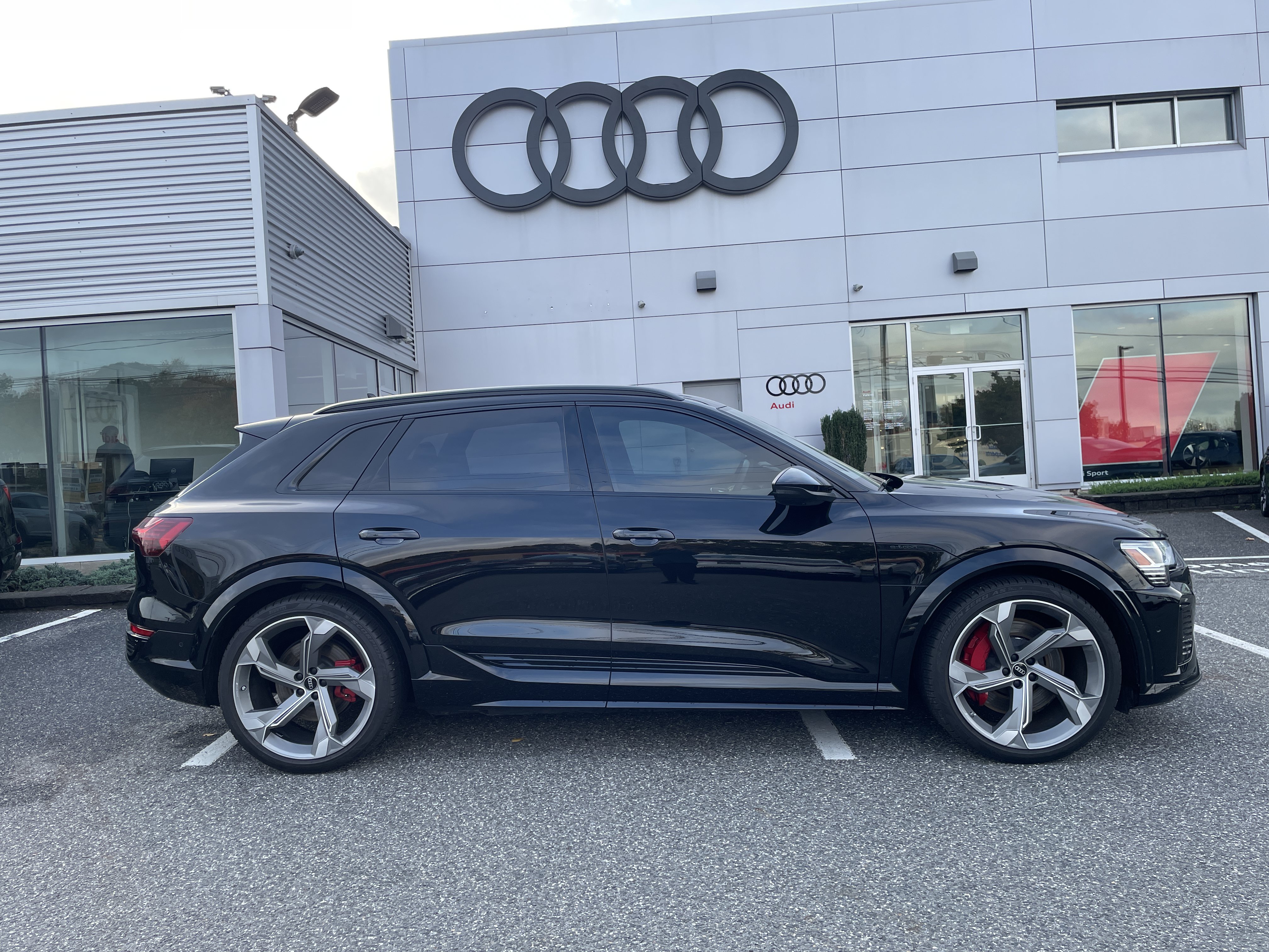 Certified 2024 Audi Q8 e-tron Prestige w/ Prestige Package AWD/4WD image 3
