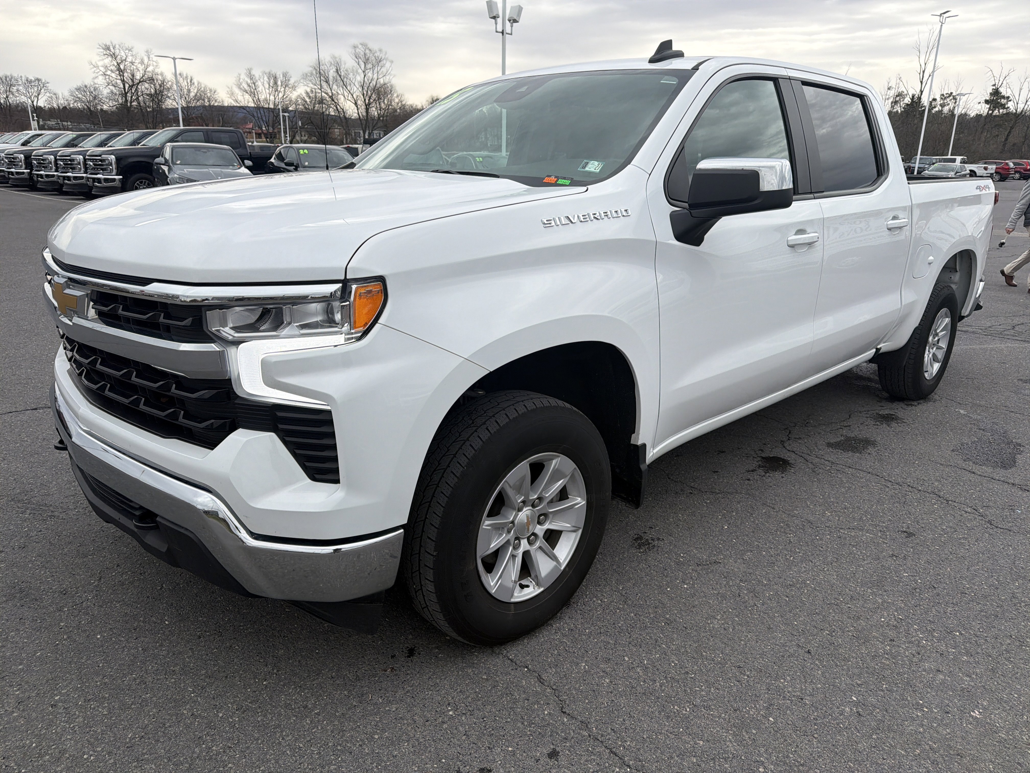 Used 2025 Chevrolet Silverado 1500 LT image 8