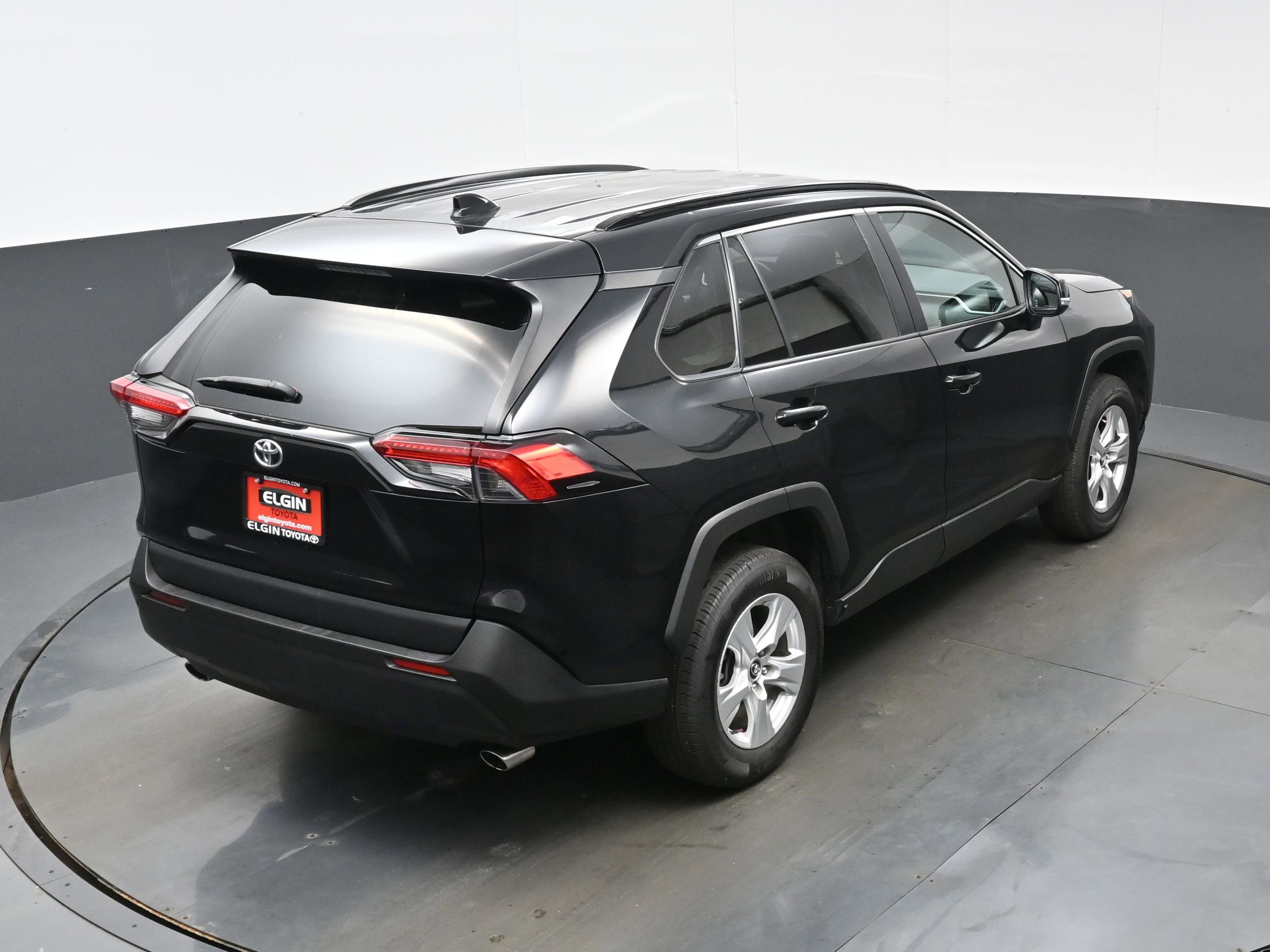 Used 2021 Toyota RAV4 XLE AWD/4WD image 40