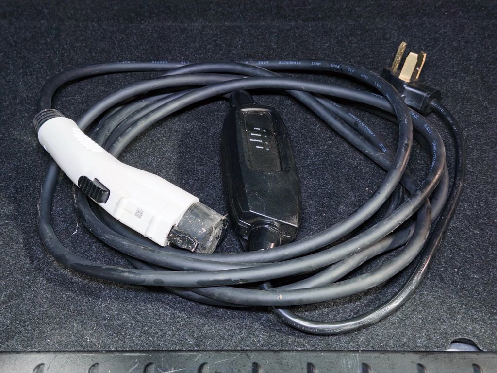 Used 2017 BMW i3 94 Ah w/Range Extender image 6