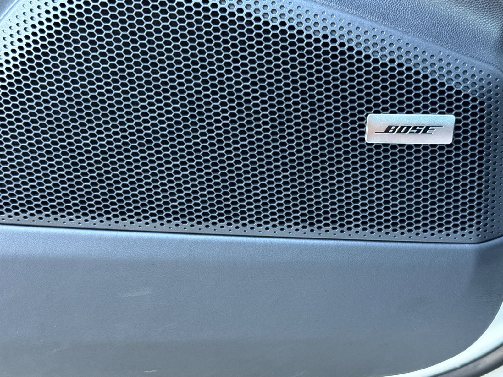 Certified 2025 Porsche Macan Electric image 21