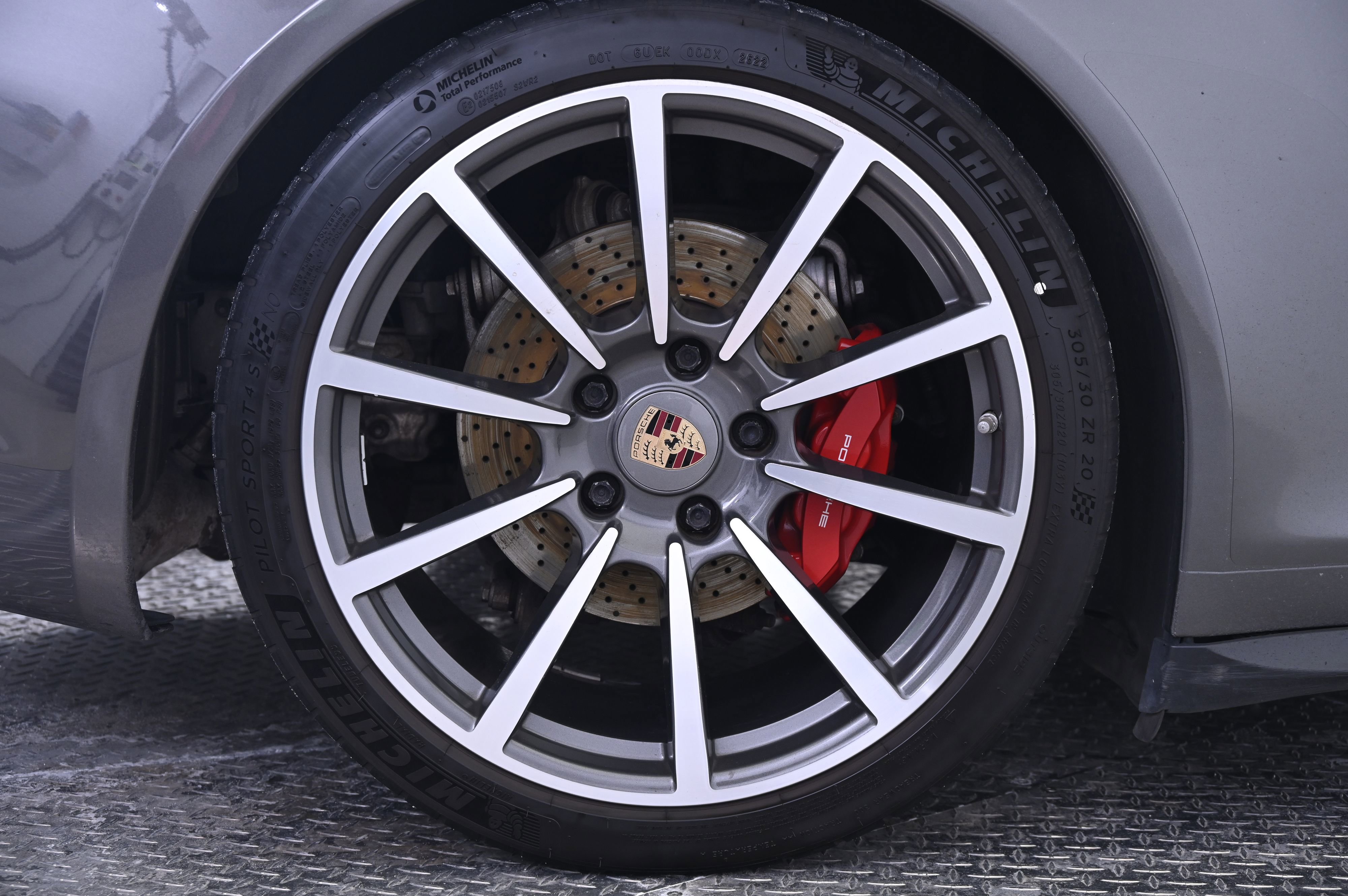 Used 2014 Porsche 911 Carrera 4S image 16