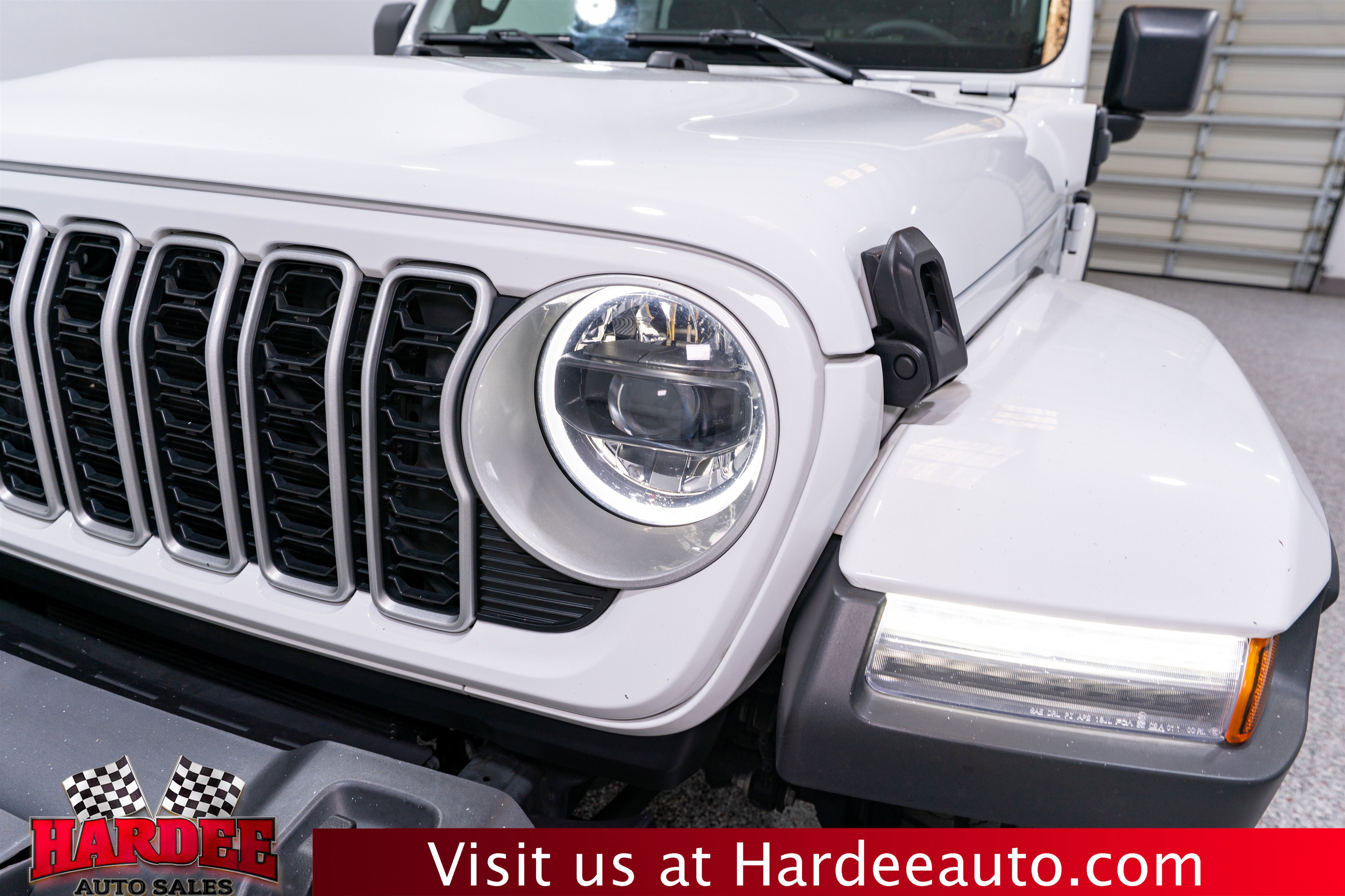 Used 2025 Jeep Wrangler Sahara w/ Safety Group image 8