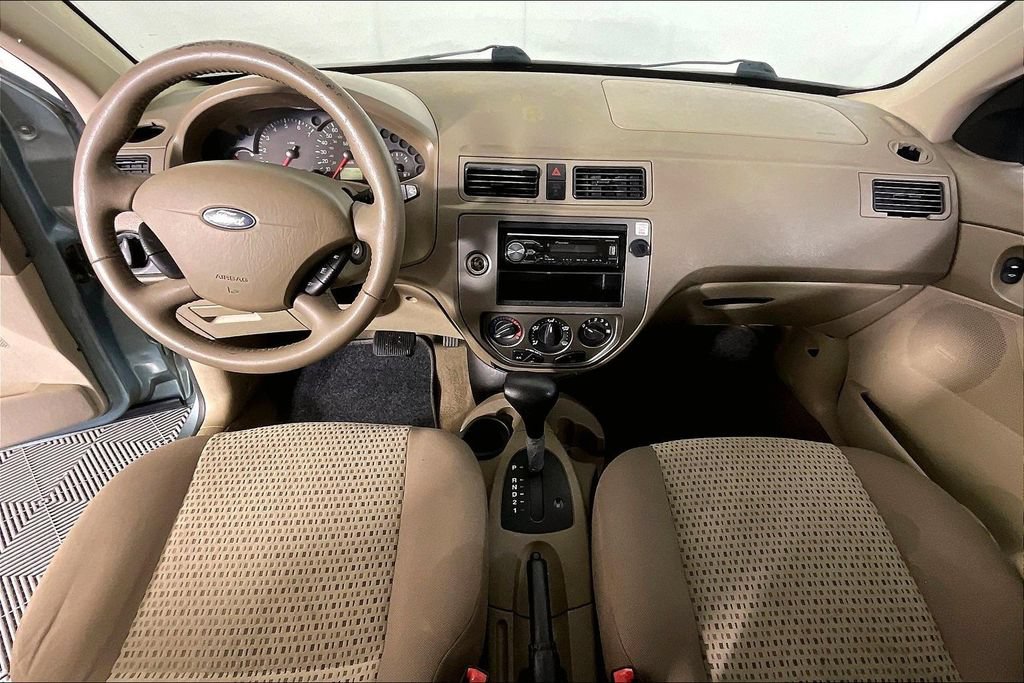 Used 2005 Ford Focus ZX4 Sedan FWD image 18