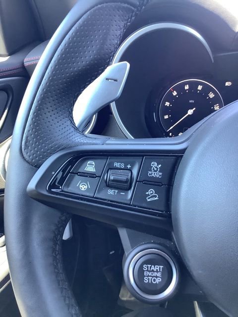Used 2025 Alfa Romeo Stelvio Tributo Italiano w/ Driving Assist Package AWD/4WD image 32