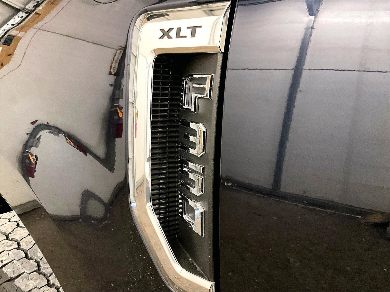 Used 2022 Ford F350 XLT w/ XLT Premium Package AWD/4WD image 13