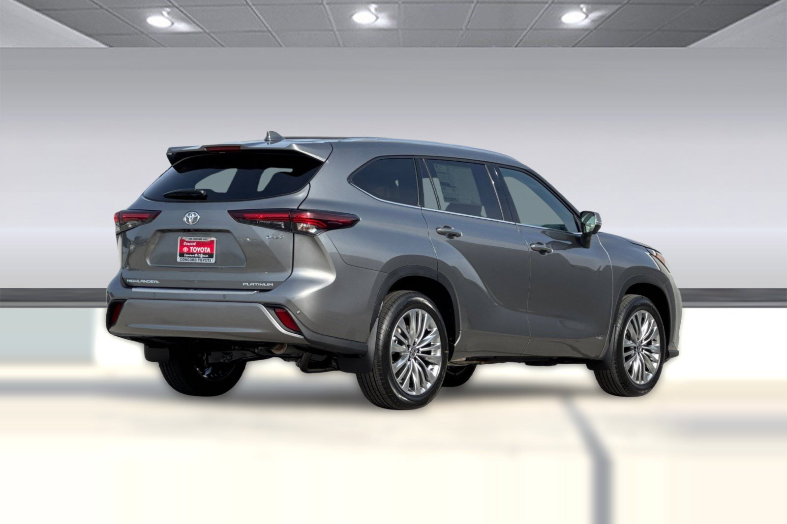 New 2026 Toyota Highlander Platinum image 3