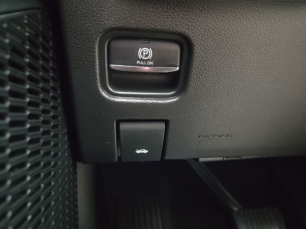 Used 2023 Jeep Grand Cherokee L Limited w/ Black Appearance Package image 18