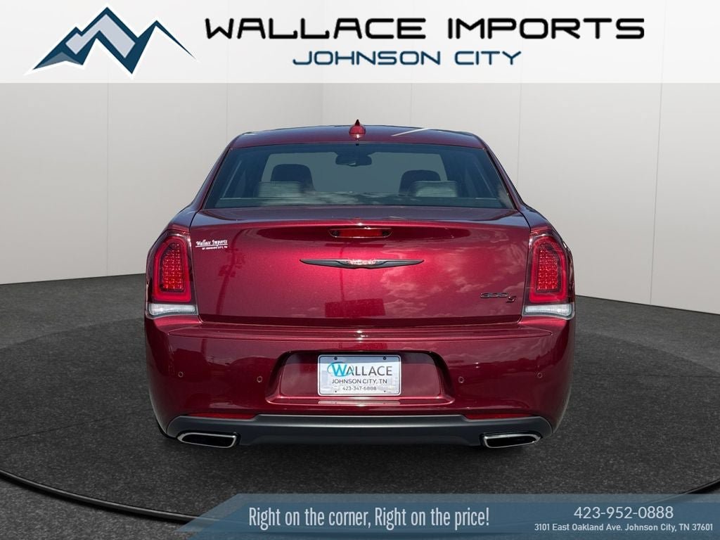 Used 2023 Chrysler 300 S w/ Comfort Group RWD image 4