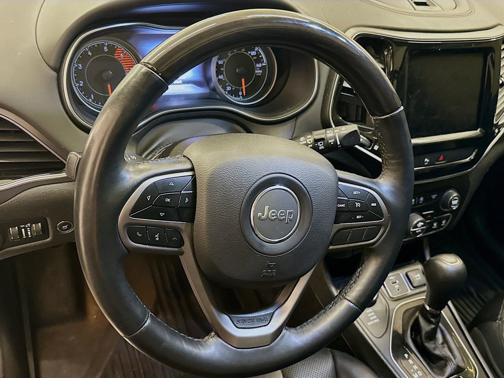 Used 2019 Jeep Cherokee Overland image 18
