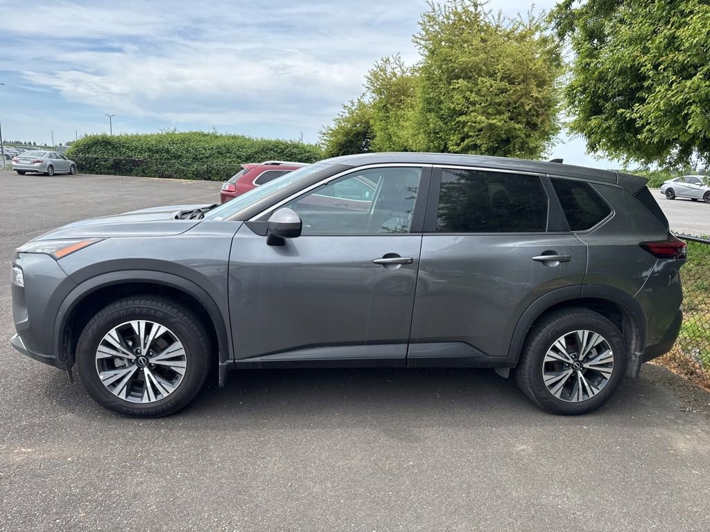 Used 2022 Nissan Rogue SV AWD/4WD image 2