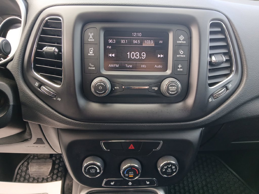 Used 2018 Jeep Compass Latitude w/ Cold Weather Group AWD/4WD image 20