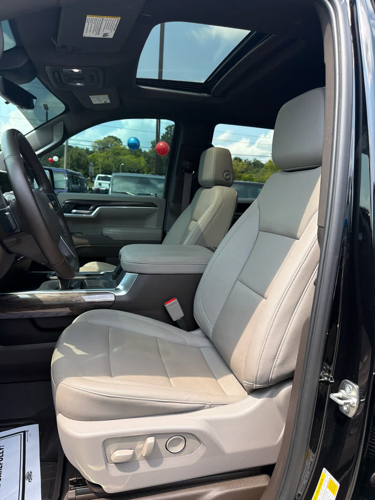 Used 2025 Chevrolet Silverado 1500 LTZ w/ LTZ Premium Package AWD/4WD image 13