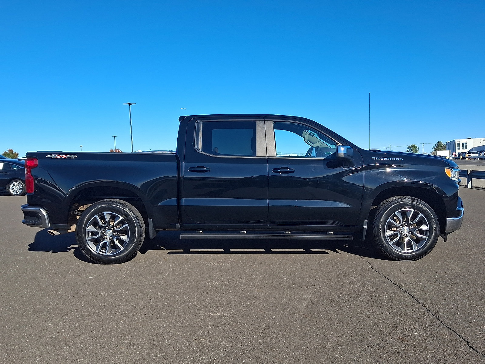 Used 2022 Chevrolet Silverado 1500 LT AWD/4WD image 7