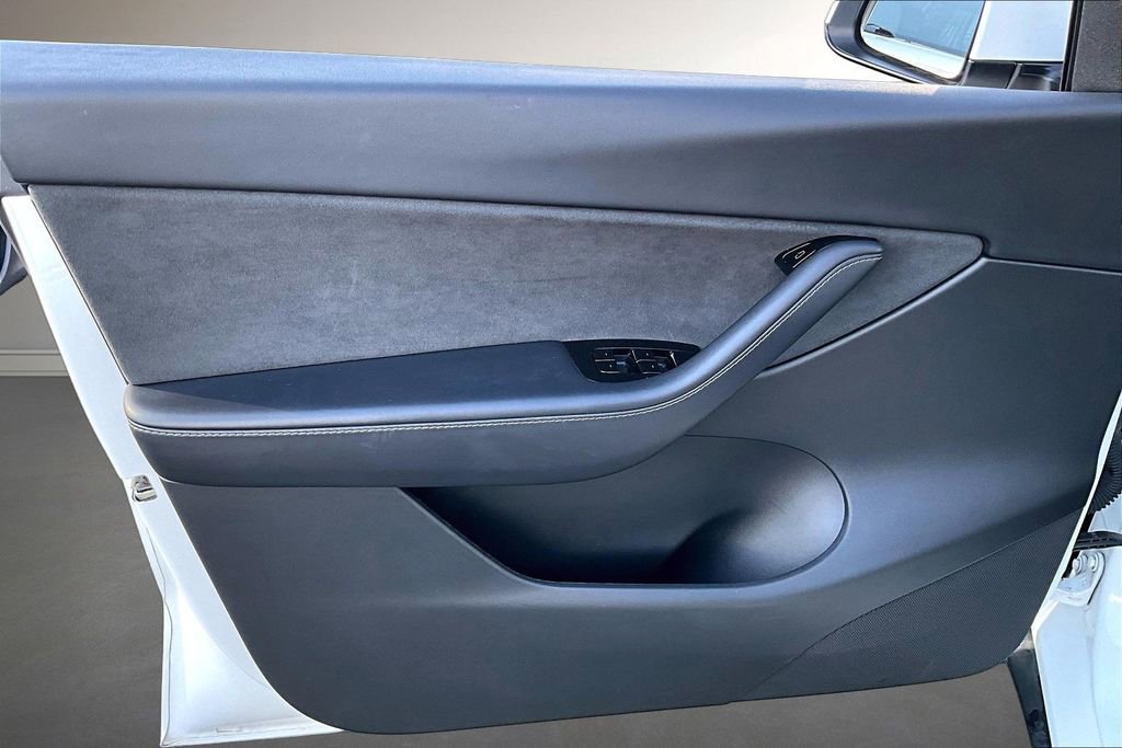 Used 2020 Tesla Model Y Long Range AWD/4WD image 19