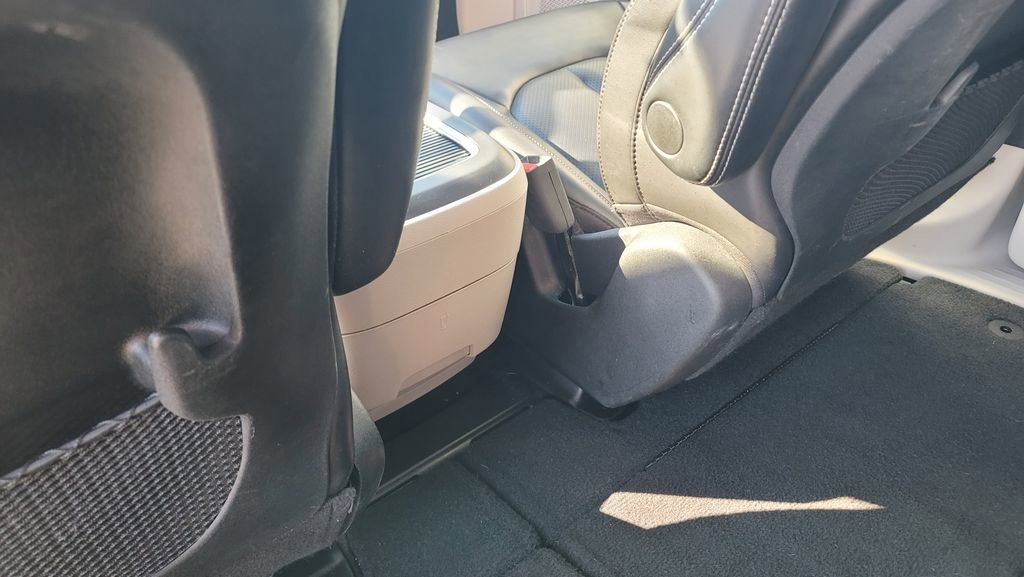 Used 2023 Chrysler Pacifica Touring-L FWD image 27