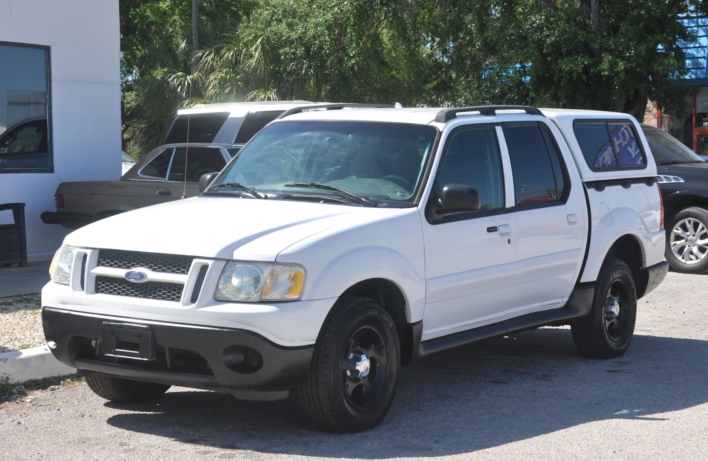 Used 2004 Ford Explorer Sport Trac XLT AWD/4WD image 8