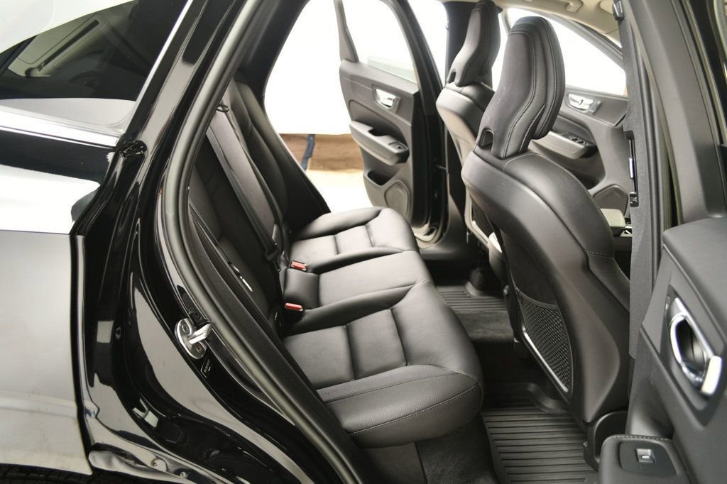 Used 2022 Volvo XC60 B5 Momentum w/ Protection Package Premier image 35