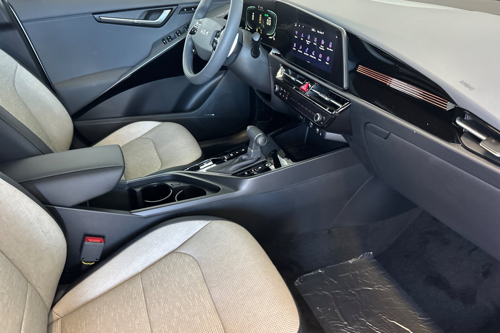 New 2026 Kia Niro FWD image 16