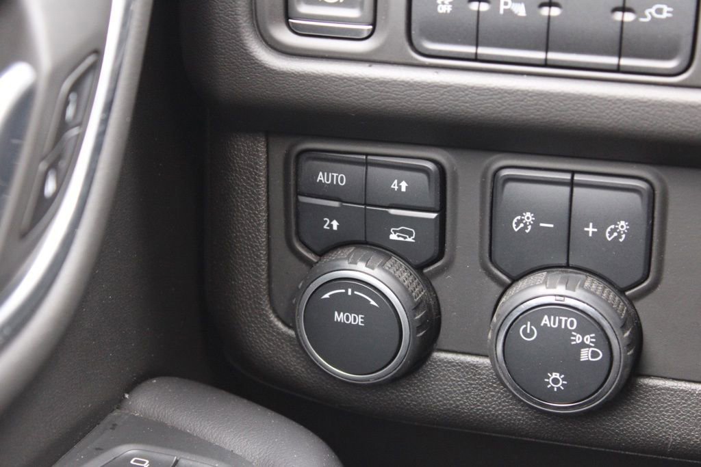 Used 2021 Chevrolet Suburban RST image 31