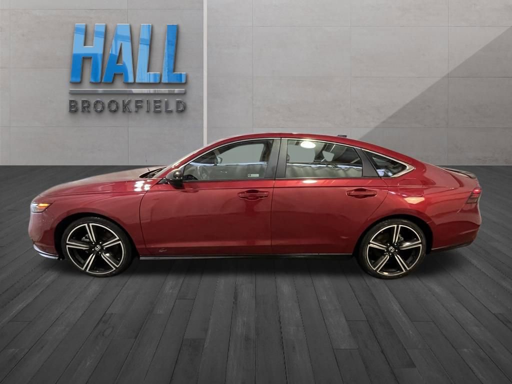 Used 2023 Honda Accord Sport image 2