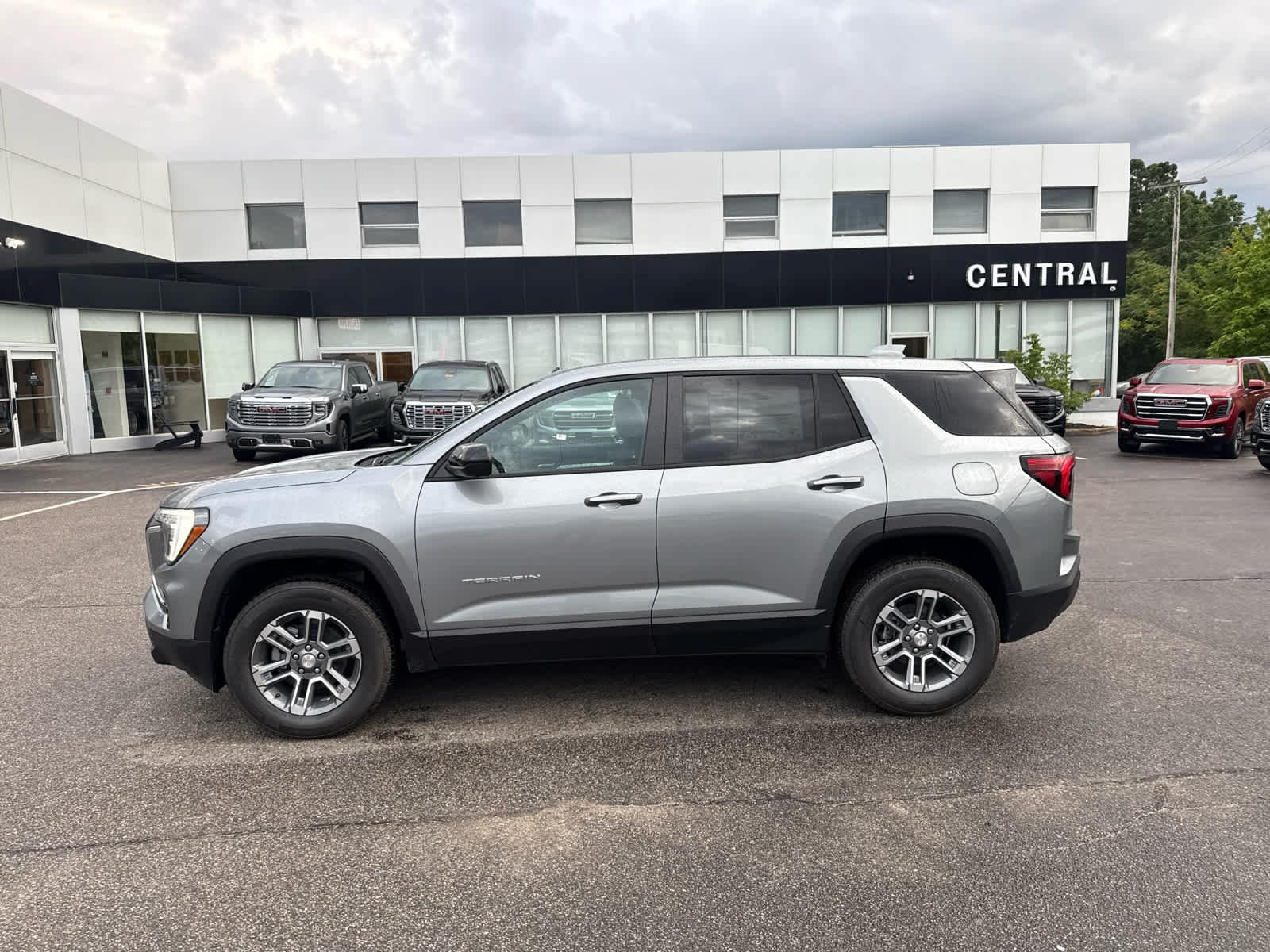 New 2027 GMC Terrain Elevation w/ Technology Package II AWD/4WD image 2