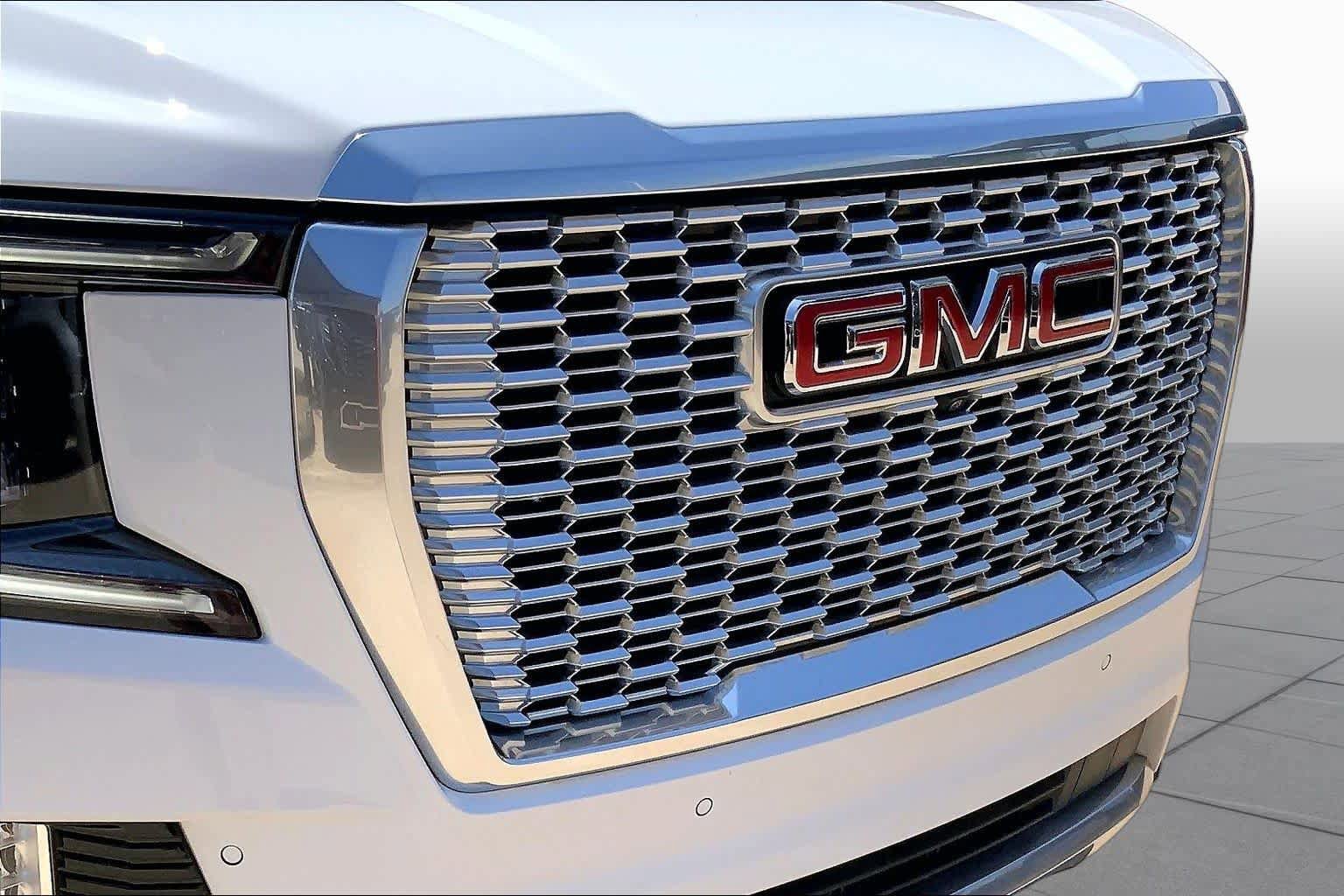 Used 2023 GMC Yukon Denali w/ Advanced Technology Package AWD/4WD image 29